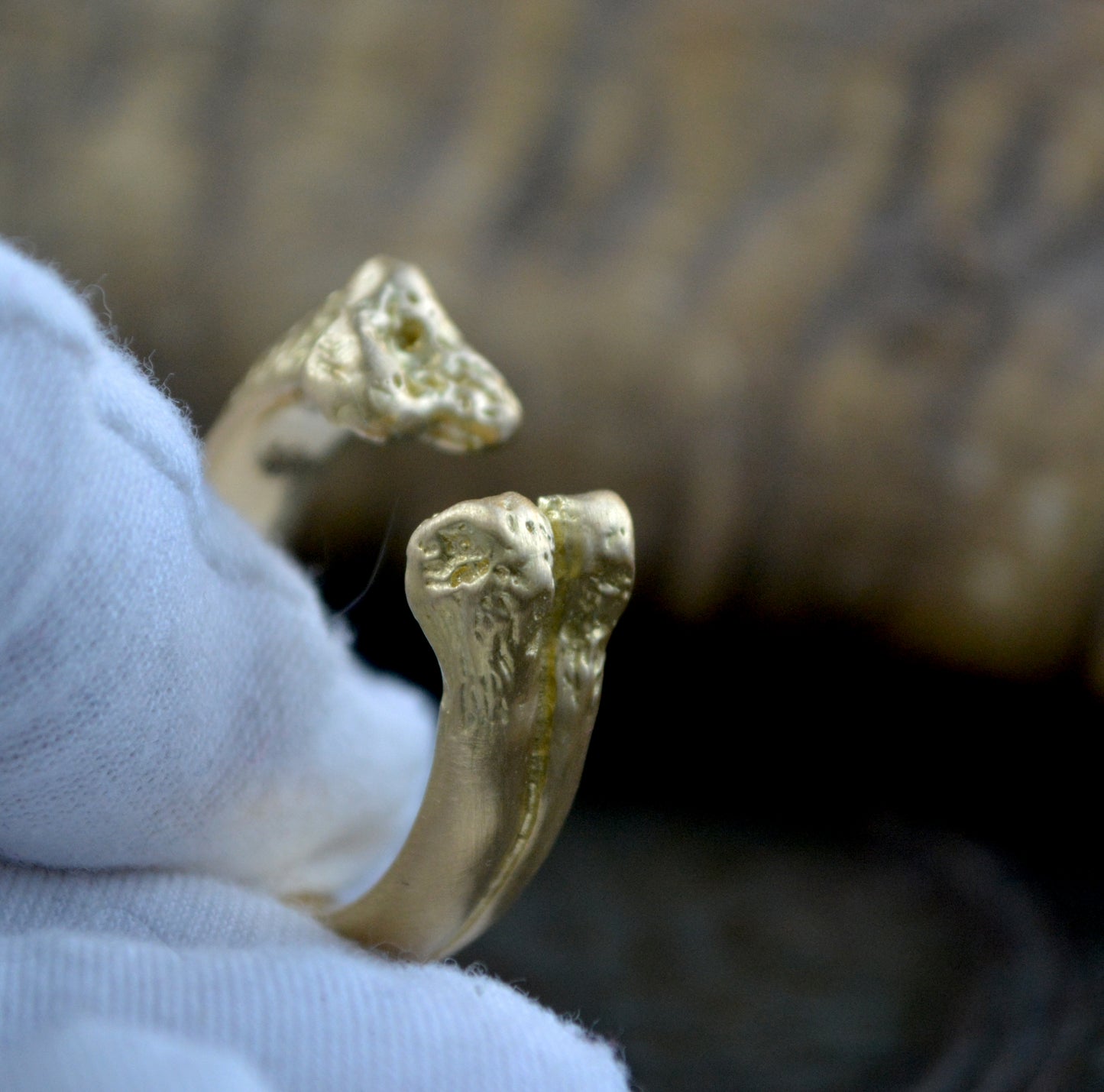 Reservado para J. M., anillo hueso grande personalizado en oro amarillo solido de 18k- ULTMO PAGO - D´Cast