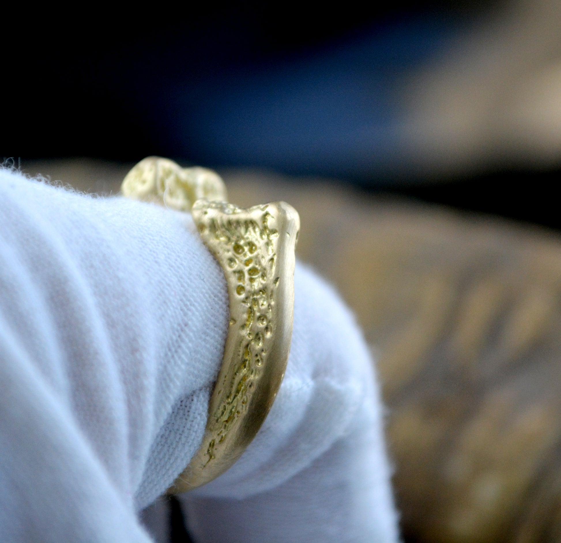 Reservado para J. M., anillo hueso grande personalizado en oro amarillo solido de 18k- ULTMO PAGO - D´Cast