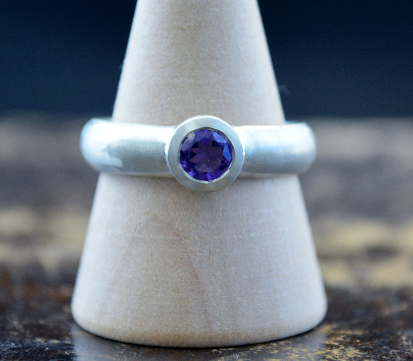 Halo – Anillo de plata con gema engastada