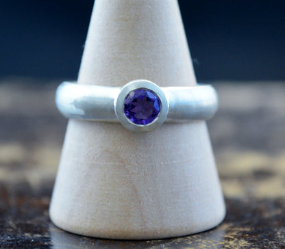 Halo – Anillo de plata con gema engastada