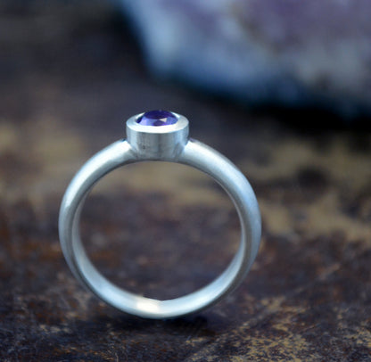 Halo – Anillo de plata con gema engastada