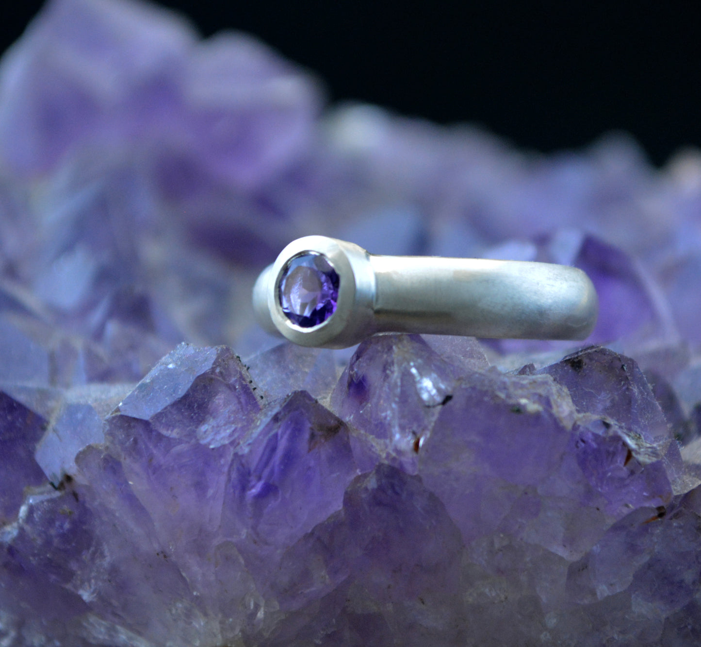 Halo – Anillo de plata con gema engastada