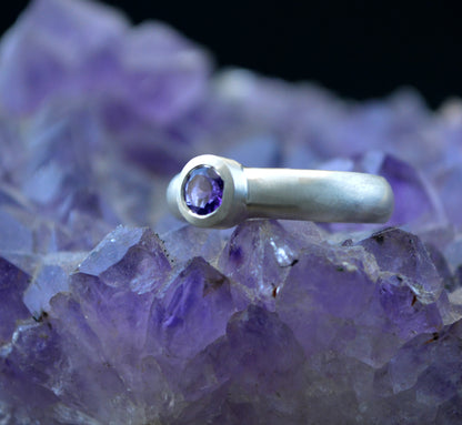 Halo – Anillo de plata con gema engastada