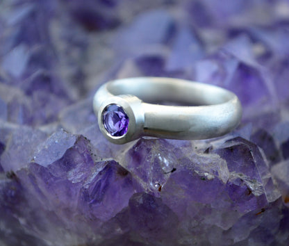 Halo – Anillo de plata con gema engastada