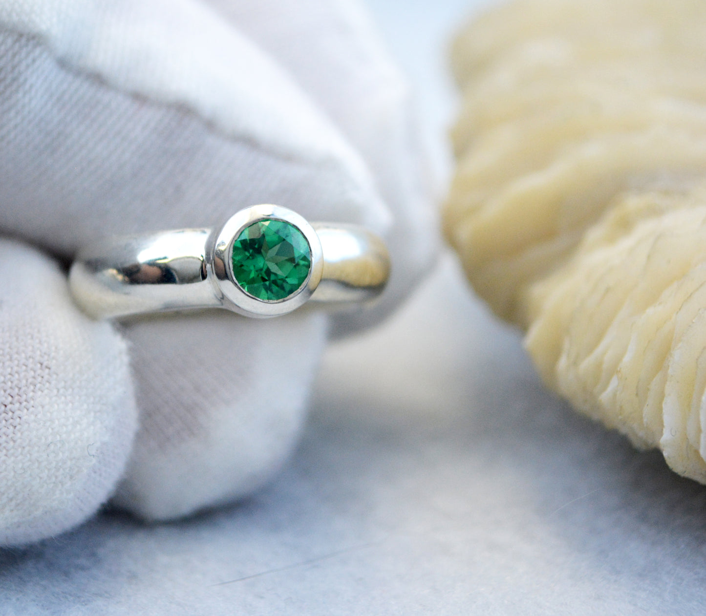 Halo – Anillo de plata con gema engastada