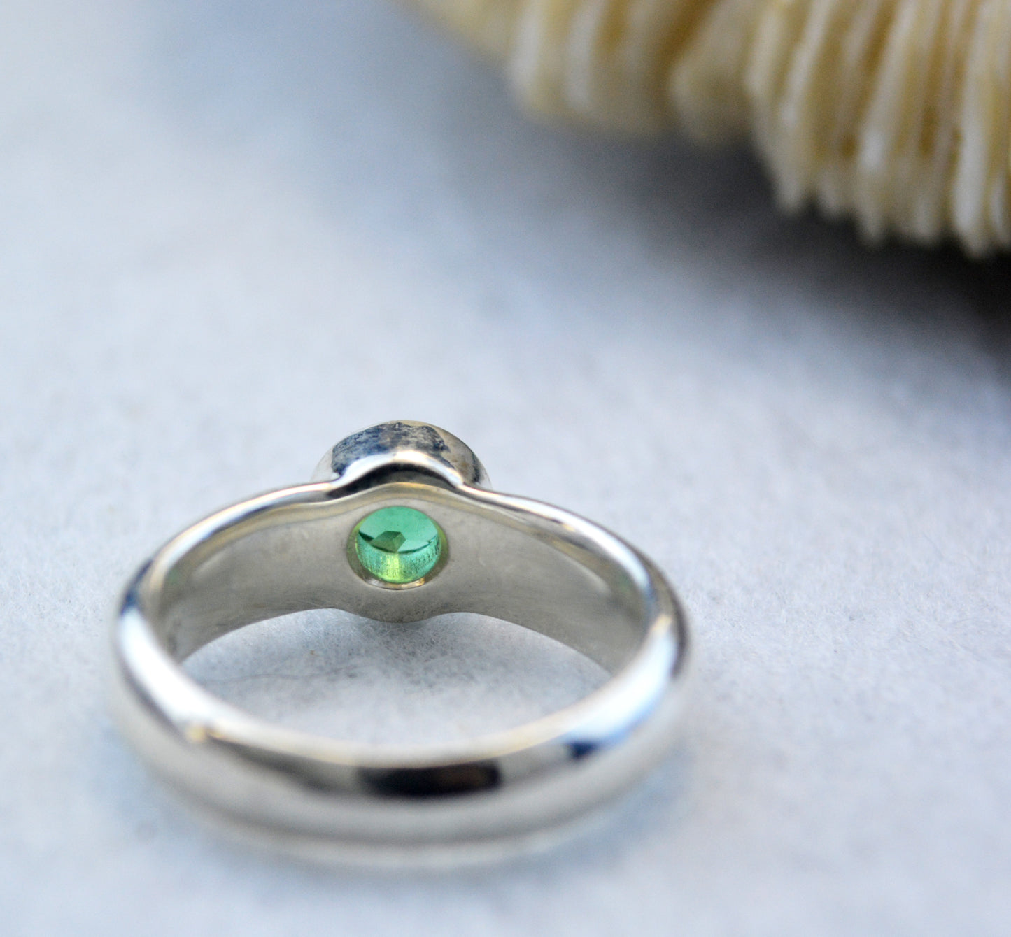 Halo – Anillo de plata con gema engastada