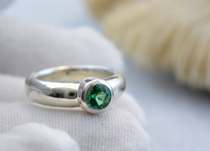 Halo – Anillo de plata con gema engastada