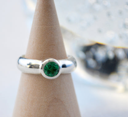 Halo – Anillo de plata con gema engastada