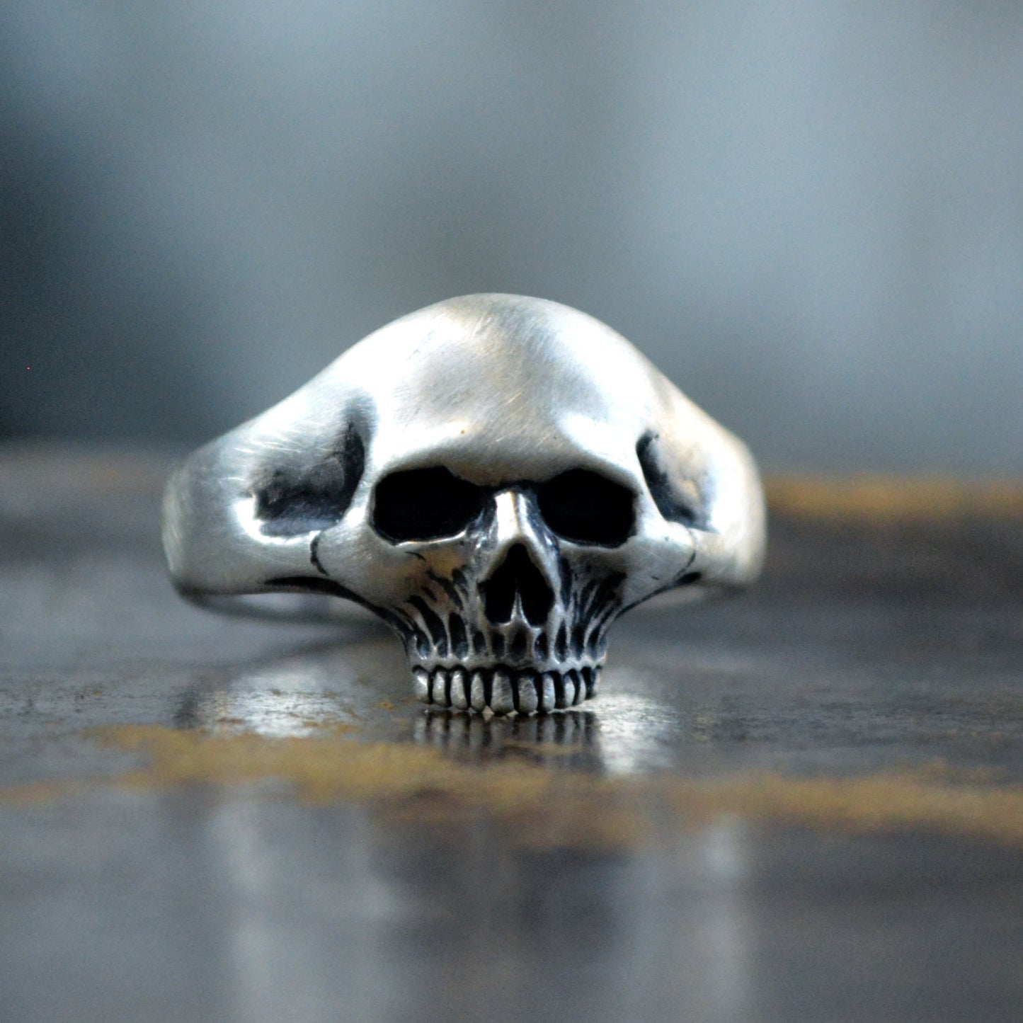 ACalavera Silente — Anillo de Calavera en Plata Maciza Hecho a Mano