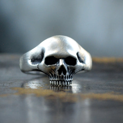 ACalavera Silente — Anillo de Calavera en Plata Maciza Hecho a Mano