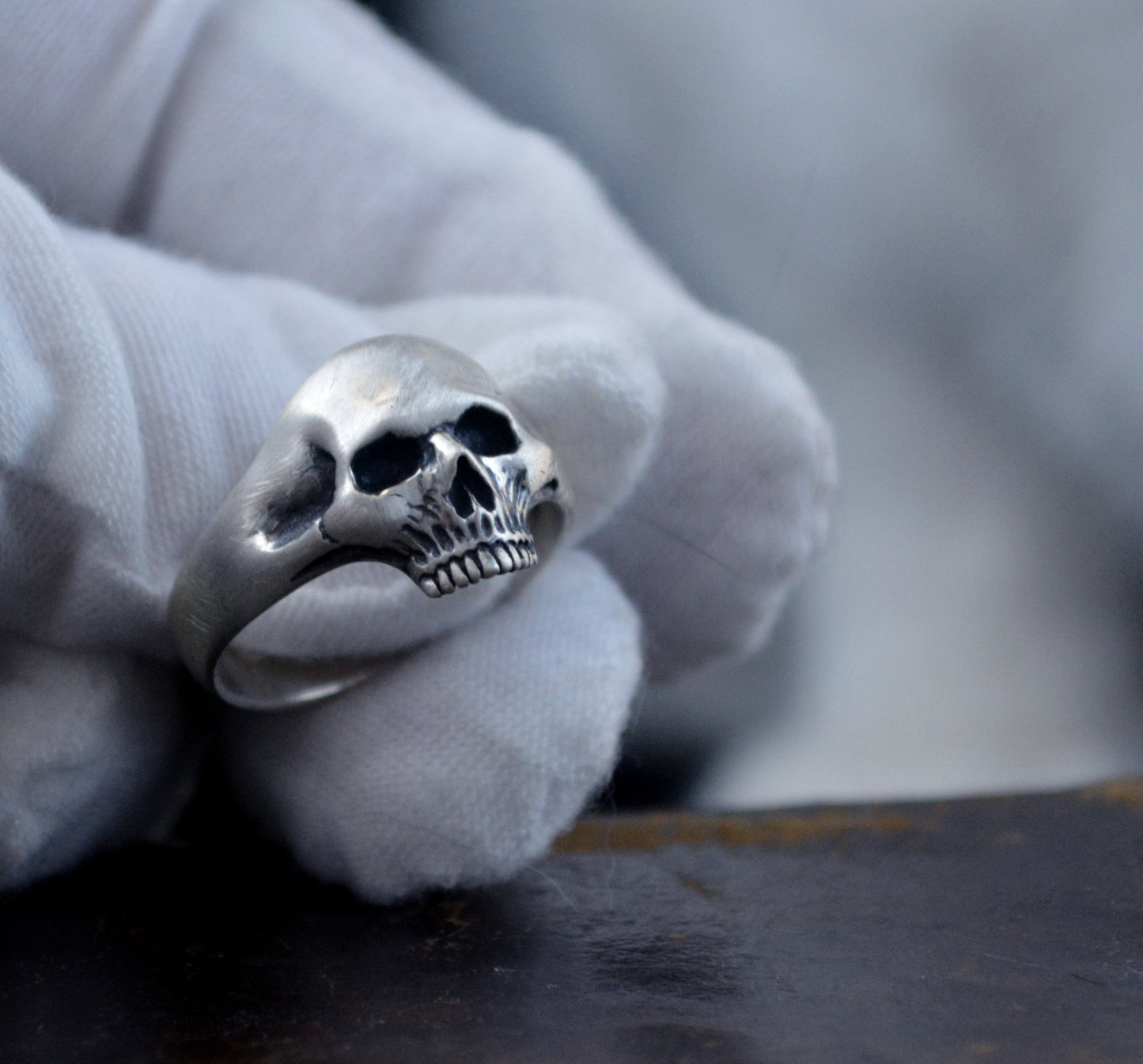 ACalavera Silente — Anillo de Calavera en Plata Maciza Hecho a Mano