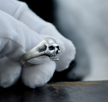 ACalavera Silente — Anillo de Calavera en Plata Maciza Hecho a Mano