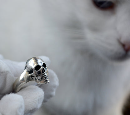 Cráneo Núcleo — Anillo de Calavera en Plata Maciza Hecho a Mano