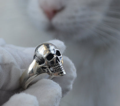 Cráneo Núcleo — Anillo de Calavera en Plata Maciza Hecho a Mano
