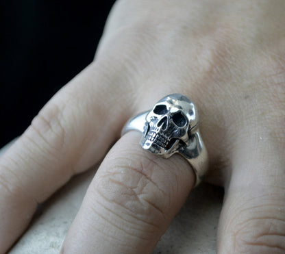 Cráneo Núcleo — Anillo de Calavera en Plata Maciza Hecho a Mano