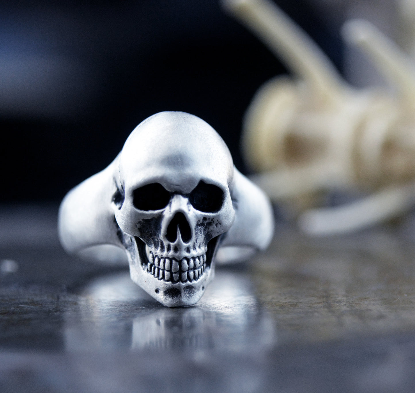 Cráneo Núcleo — Anillo de Calavera en Plata Maciza Hecho a Mano