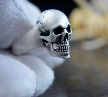 Cráneo Núcleo — Anillo de Calavera en Plata Maciza Hecho a Mano