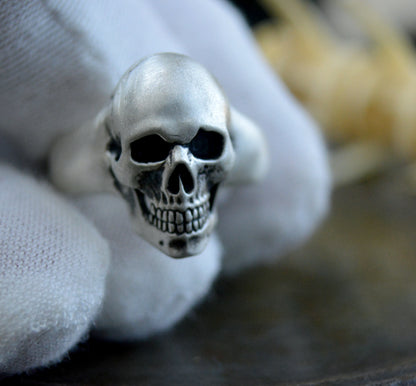 Cráneo Núcleo — Anillo de Calavera en Plata Maciza Hecho a Mano