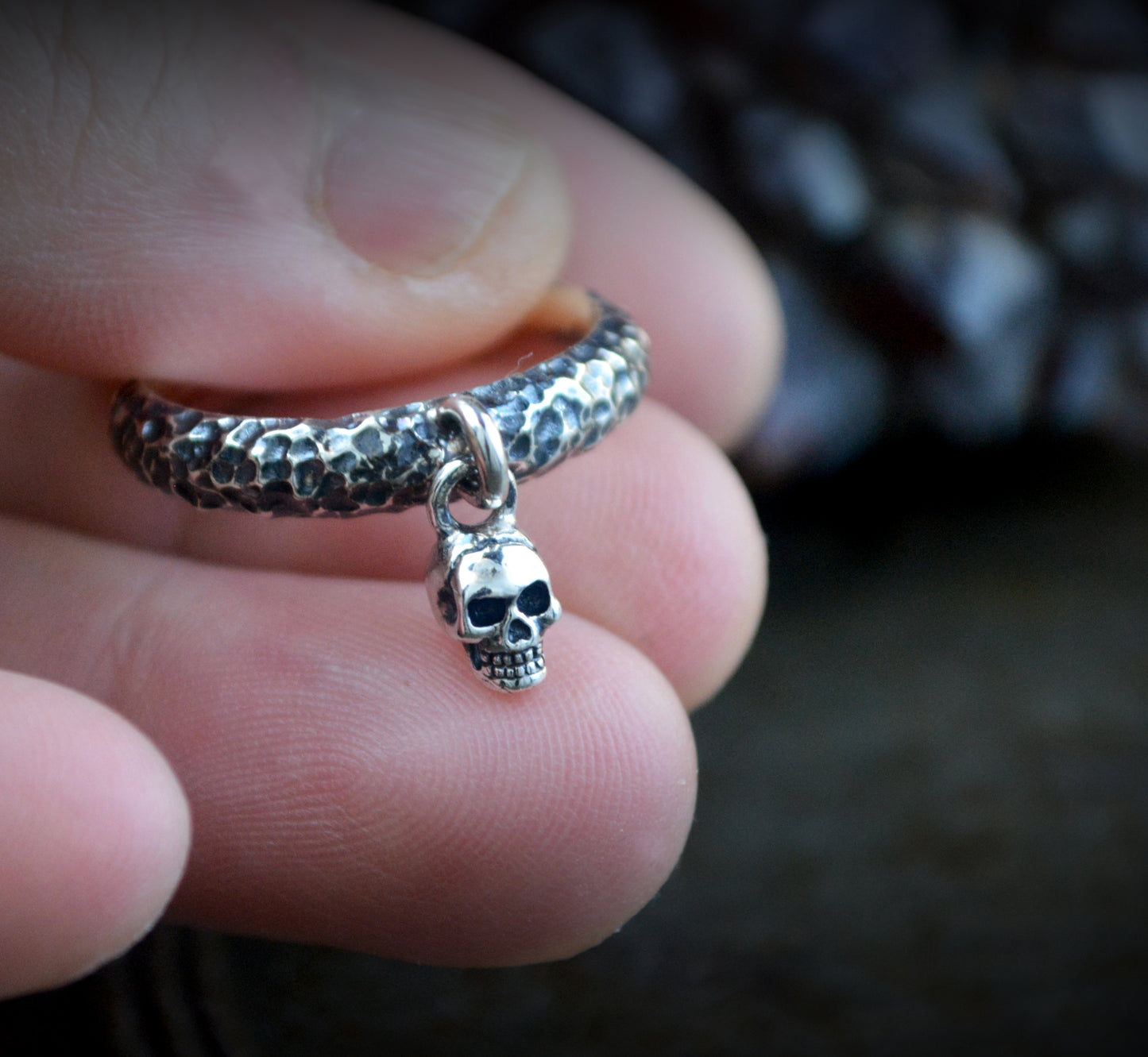 Anillo Calavera Colgante en Plata de Ley – Memento Mori
