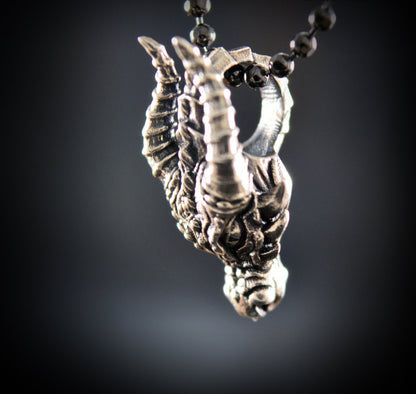 Pequeño colgante cabeza de dragon, Hecho a mano en plata deley maciza, Joyerias mistica y mitologica
