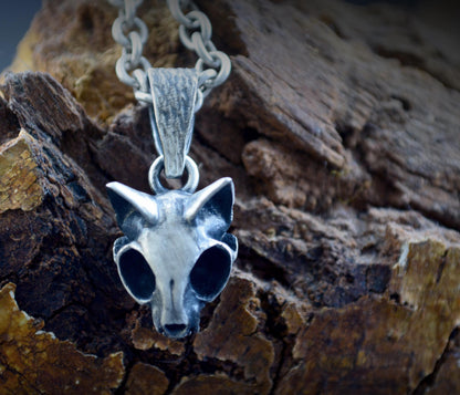 Colgante pequeño calavera de gato en plata | Joyería alternativa artesanal | Hecho a mano