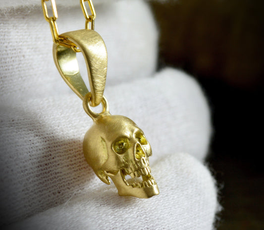 Colgante calavera sonriente de oro, Craneo humano realista hecho a mano en oro de 10k, 14k o 18k