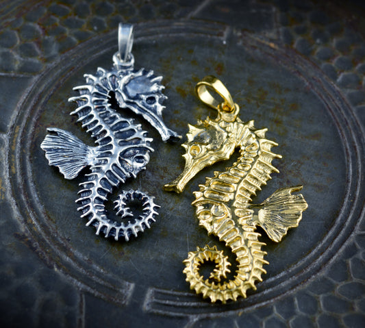 Colgante Caballito de Mar con Calavera, Joyas de Océano en Plata de Ley Hechas a Mano, Texturas Oxidadas, Colgante Tótem Único