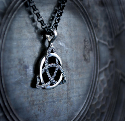 Colgante Triketa celta vikingo en plata de ley 925 | Amuleto artesanal de protección unisex