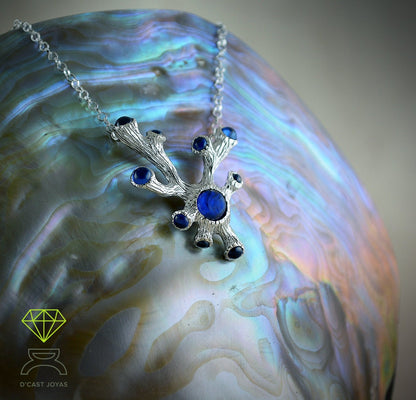 Gargantilla coral con gemas engastadas, Joyeria del mar