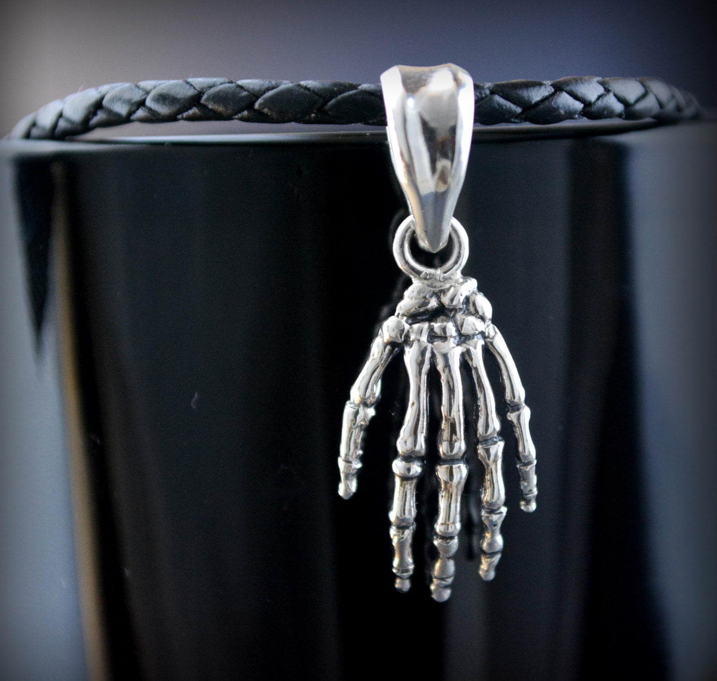 Colgante Mano Esqueleto Plata de Ley | Joyería Gótica Halloween Hecha a Mano | Colgante Estilo Tatuaje Alternativo