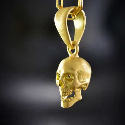 Colgante calavera sonriente de oro, Craneo humano realista hecho a mano en oro de 10k, 14k o 18k