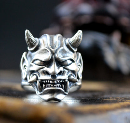 ONI – Guardián de la Sombra | Anillo en Plata de Ley 925 Esculpido a Mano - D´Cast