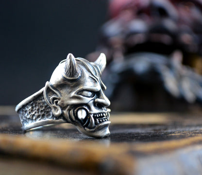 ONI – Guardián de la Sombra | Anillo en Plata de Ley 925 Esculpido a Mano - D´Cast