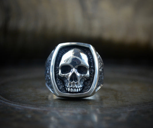 Anillo sello calavera cuadrado en Plata de Ley 925,