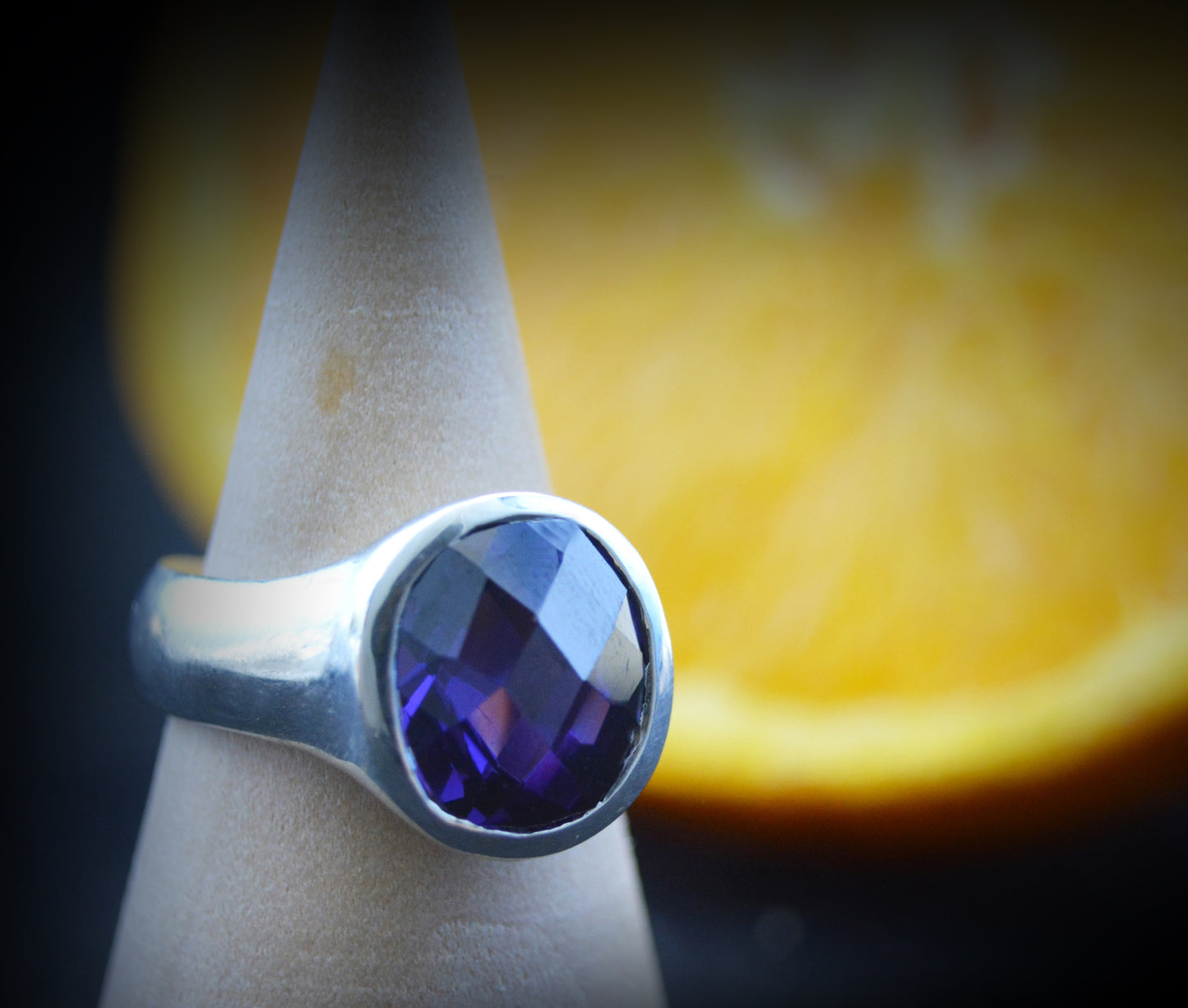 Prisma – Anillo de plata con piedra talla damero