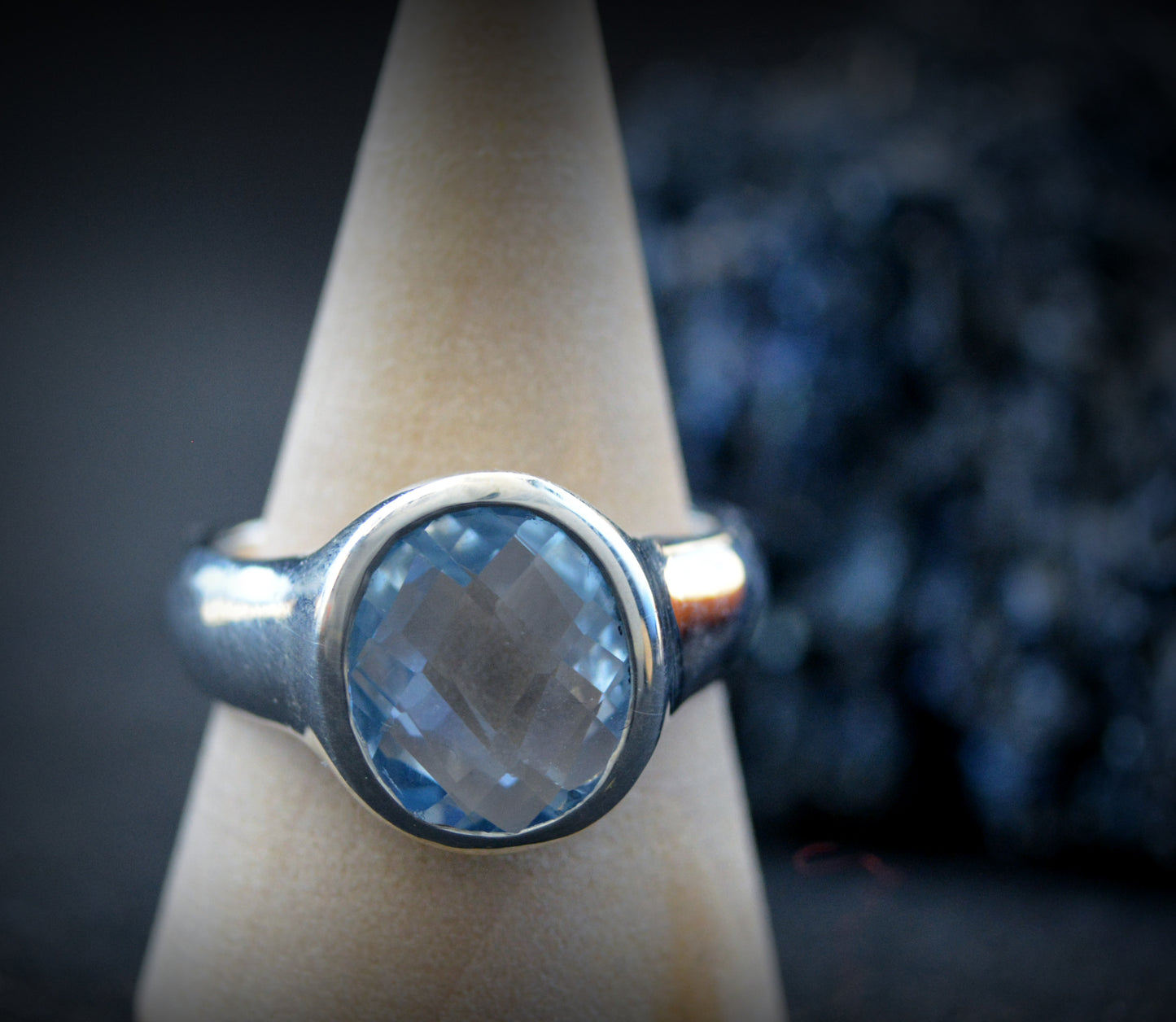 Prisma – Anillo de plata con piedra talla damero