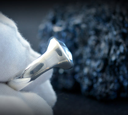 Prisma – Anillo de plata con piedra talla damero