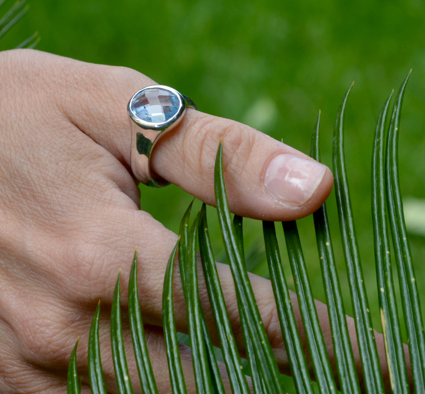 Prisma – Anillo de plata con piedra talla damero