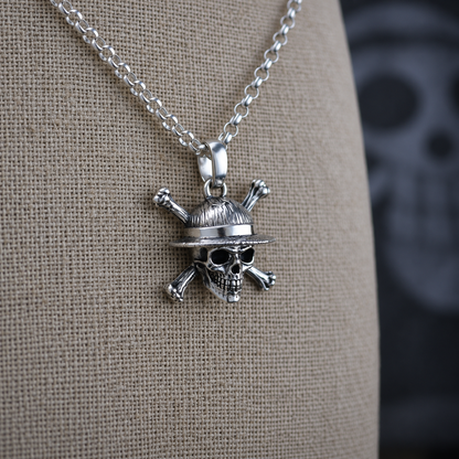 Colgante calavera con sombrero en plata · Vida Pirata