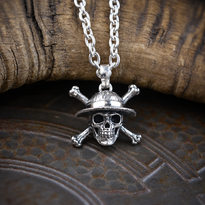 Colgante calavera con sombrero en plata · Vida Pirata