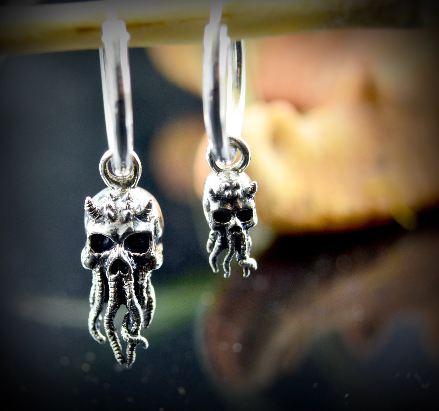 Pendientes de aro diminutos de Cthulhu, joyería urbana inspirada en Lovercraft