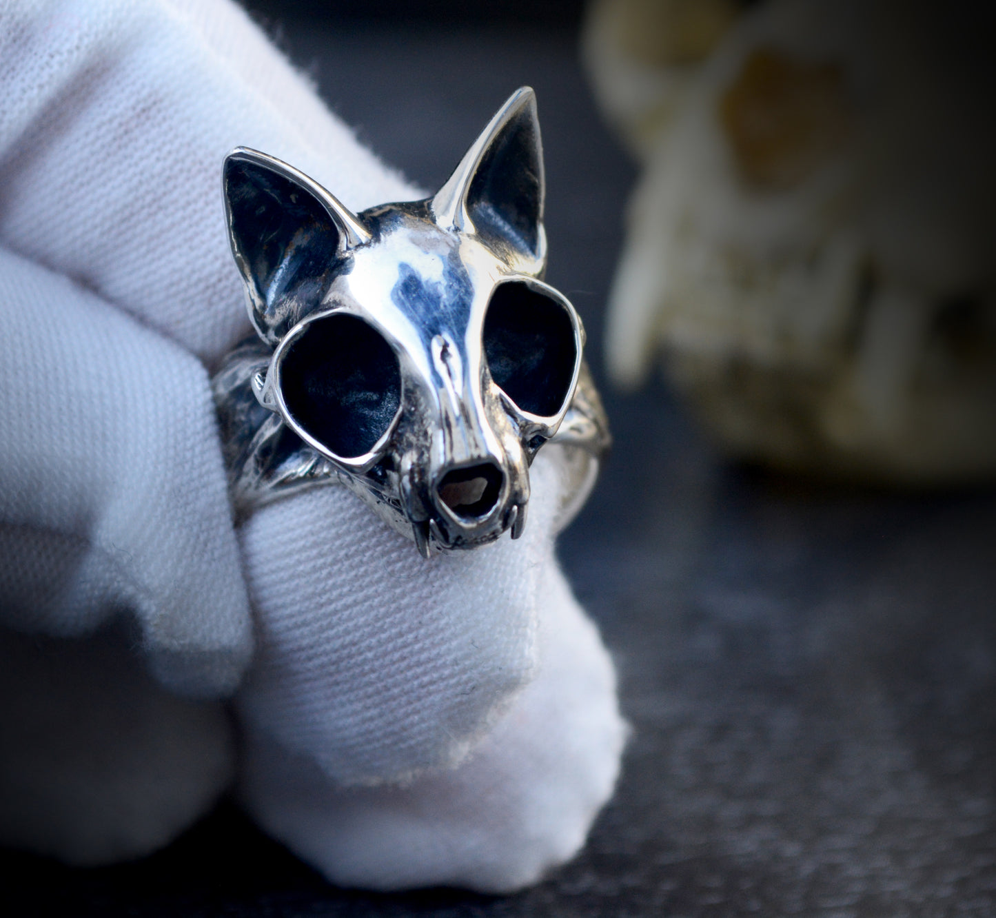 Anillo cráneo de gato, Cráneo felino hecho a mano en plata de ley