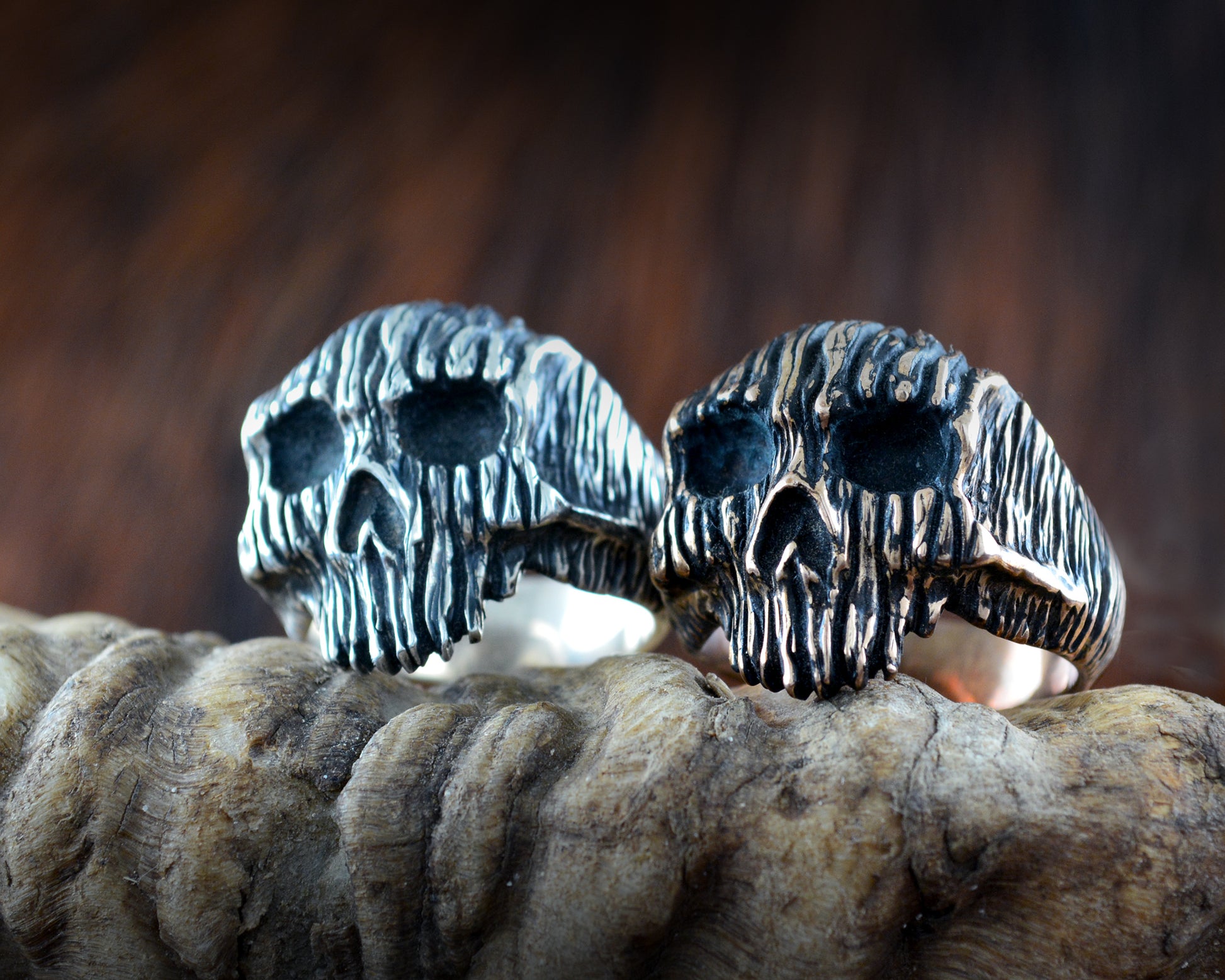 Anillo Calavera Plata maciza, Anillo Texturas corteza de árbol, Anillo calavera del bosque, Joyería para Hombre, Hecho a mano, Memento Mori - D´Cast