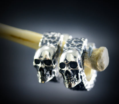 Aros Martillados con Calavera, Pendientes de Plata Hechos a Mano