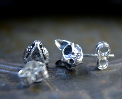 Pendientes tiny felinos místicos – Plata de ley artesanal