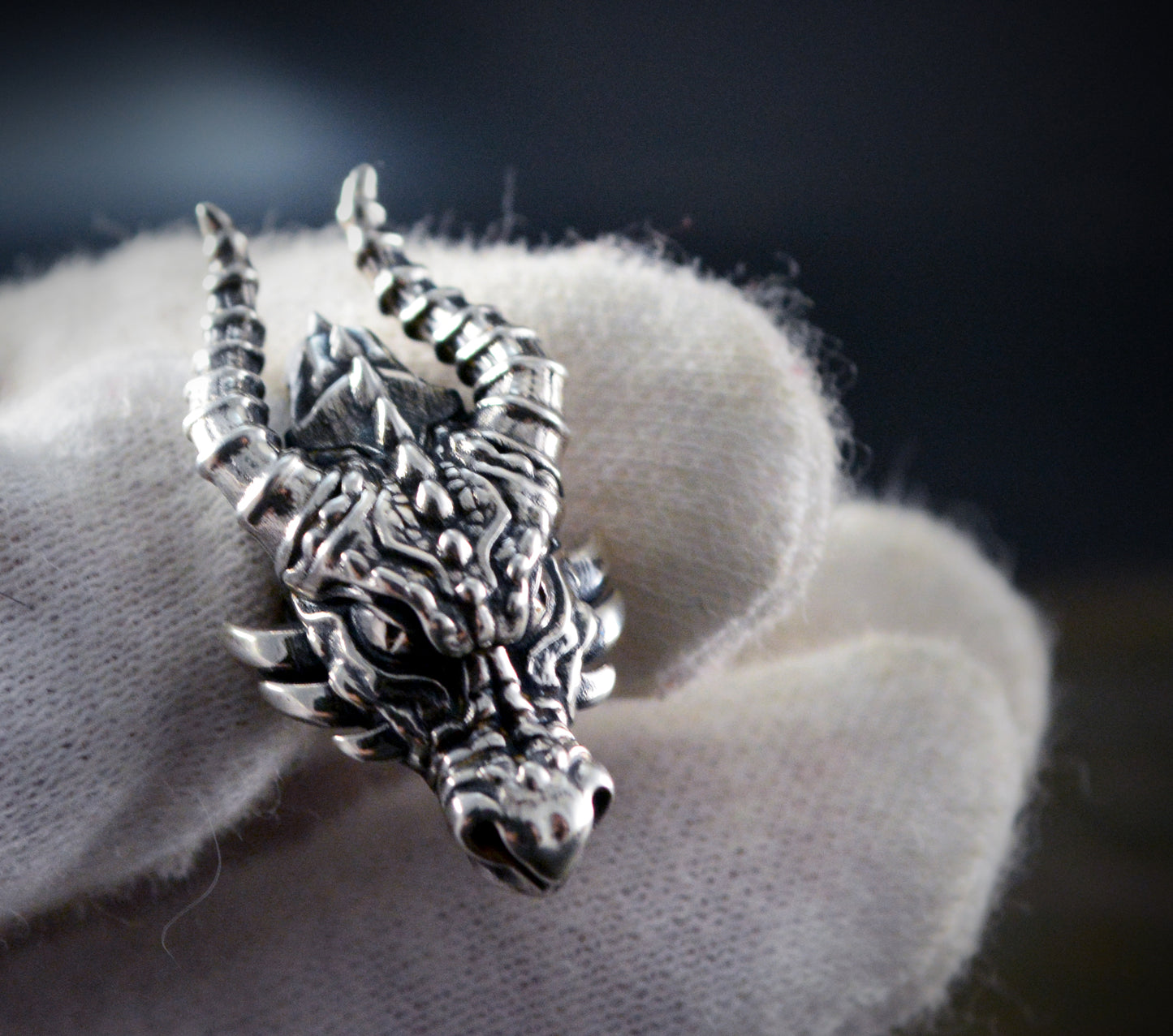 Anillo plata Cuernos de Dragón y colgante personalizados, Reservado