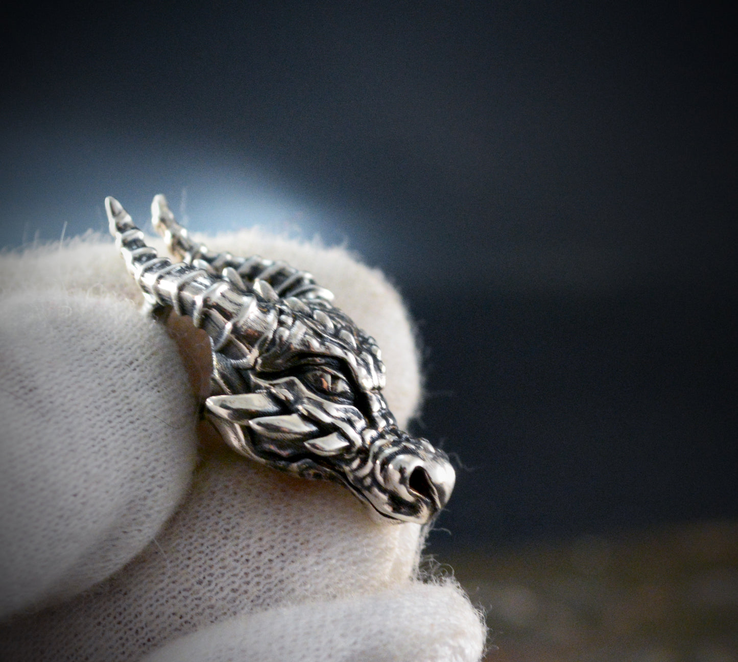 Anillo plata Cuernos de Dragón y colgante personalizados, Reservado