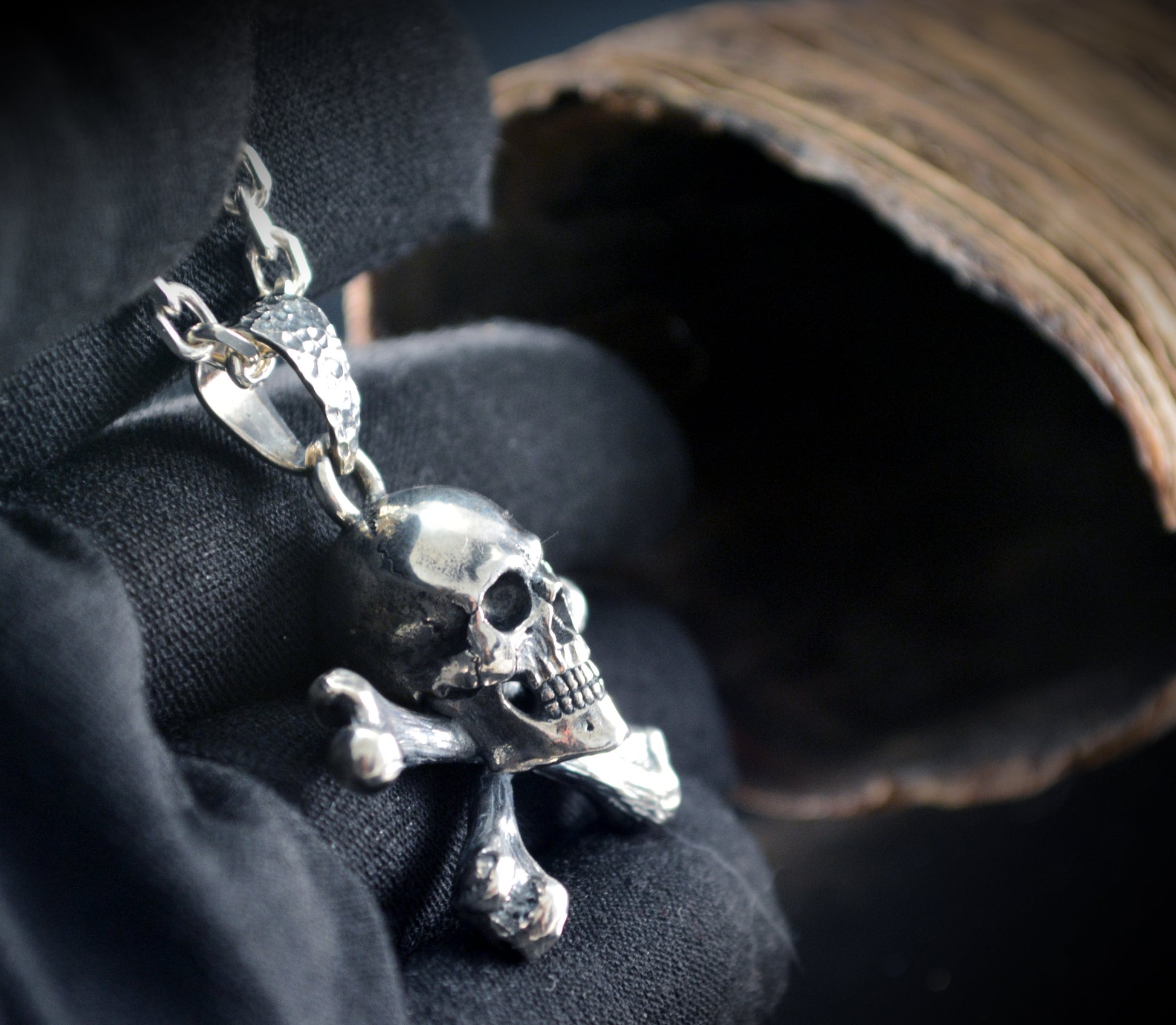 Pulsera Con Dijes Piratas, Dijes De Plata, Calavera Y Tibias Cruzadas