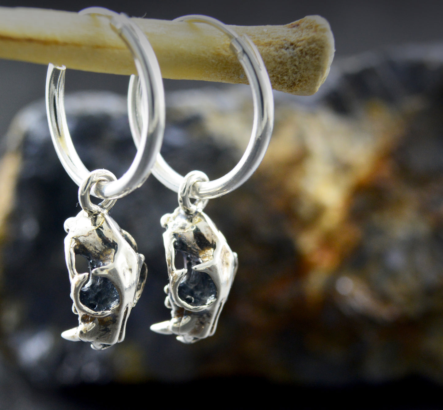Pendientes de Aro con Calavera de Tigre en Plata de Ley