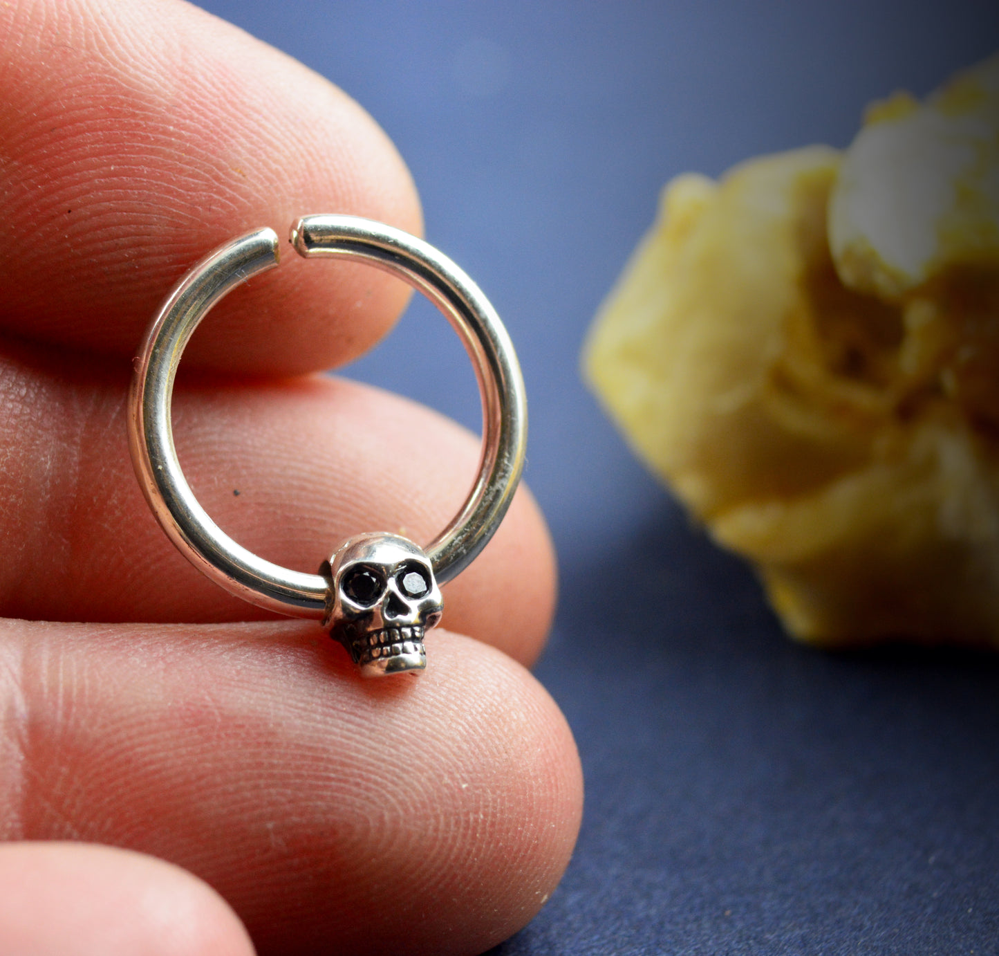 Aro para nariz con calavera pequeña de plata de ley , Septum, joyería punk